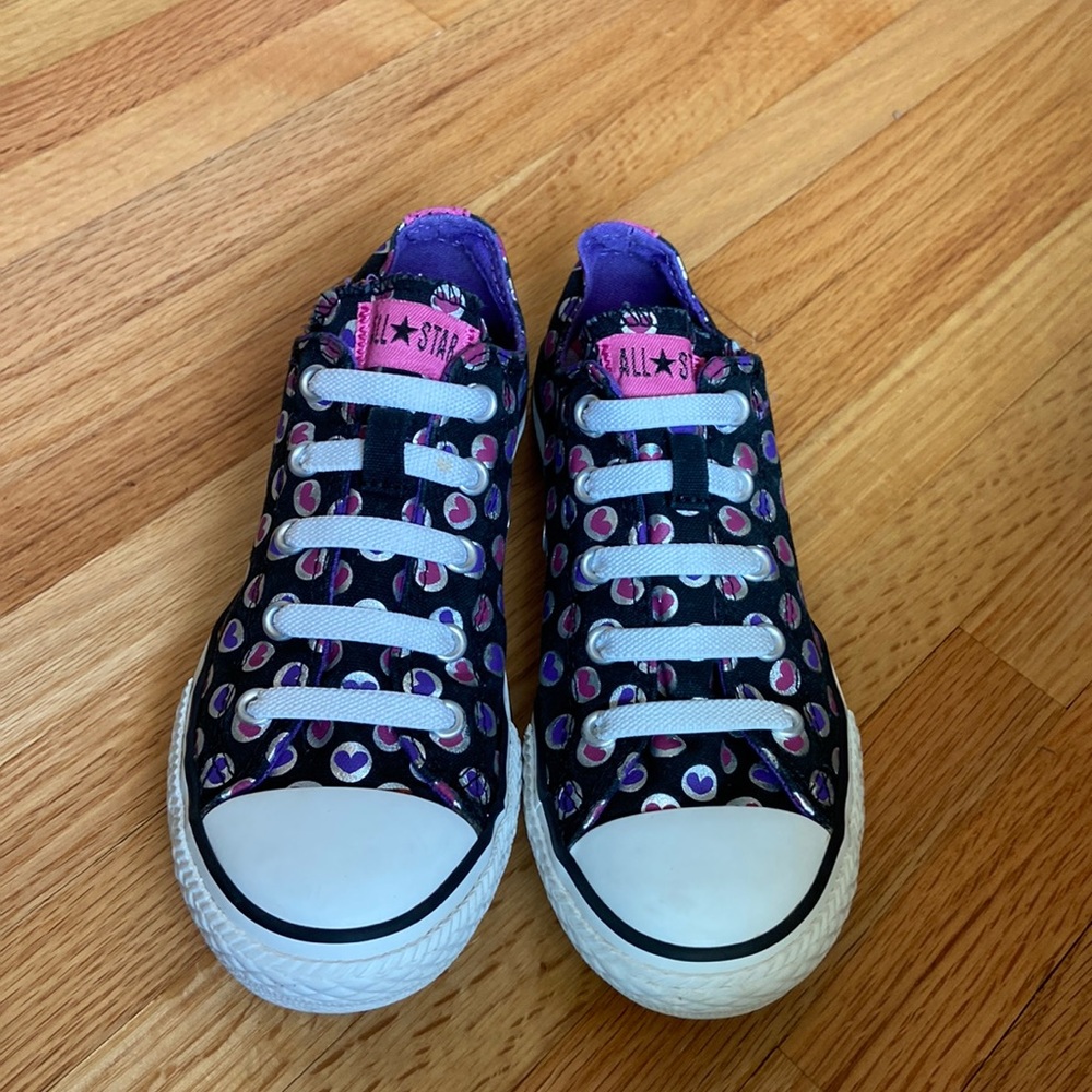 NWOT Converse pink and Purple Heart low tops, size 2